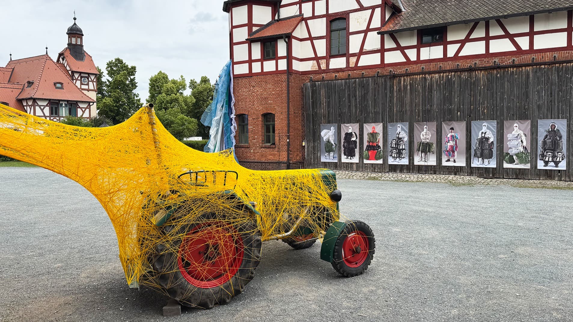 Woll-Skulpturen. Ein Familienworkshop mit dem Künstler Nándor Angstenberger