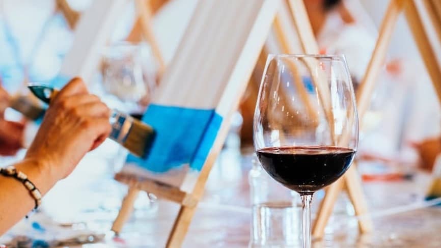 WINE & PAINT - CREATIVE WORKSHOP