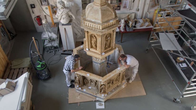 Das Taufbecken von Siena Geschichte, Restaurierung und Wiederaufstellung eines Gipsmodells