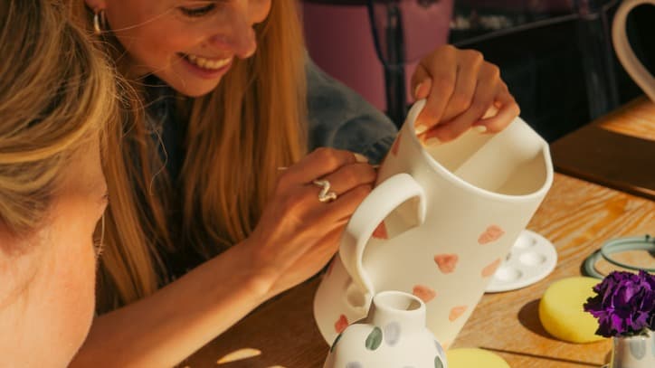 Wine & Design: Keramik selbst bemalen bei Mao Mao Keramik