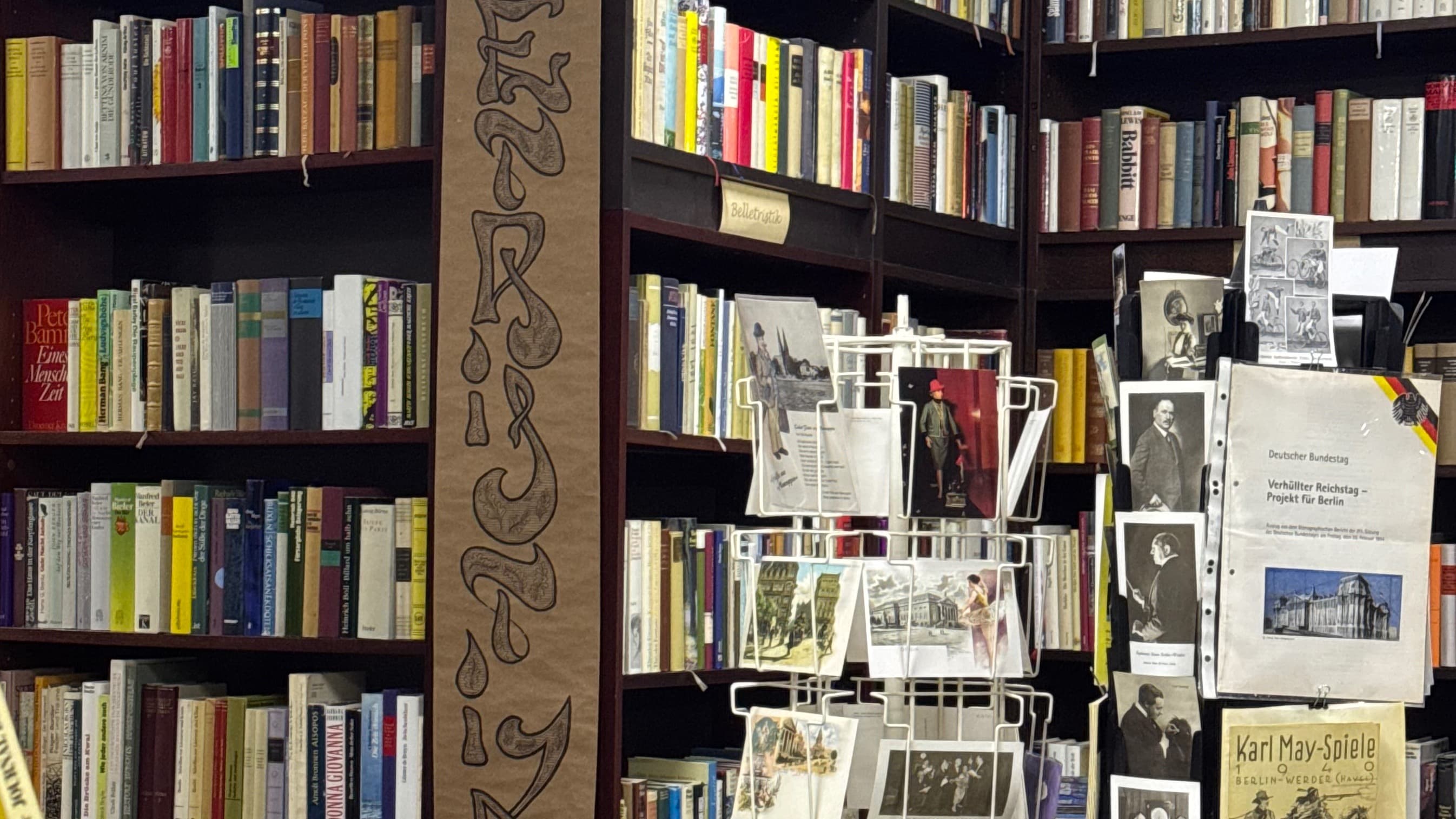 Nachts im Bücherkeller