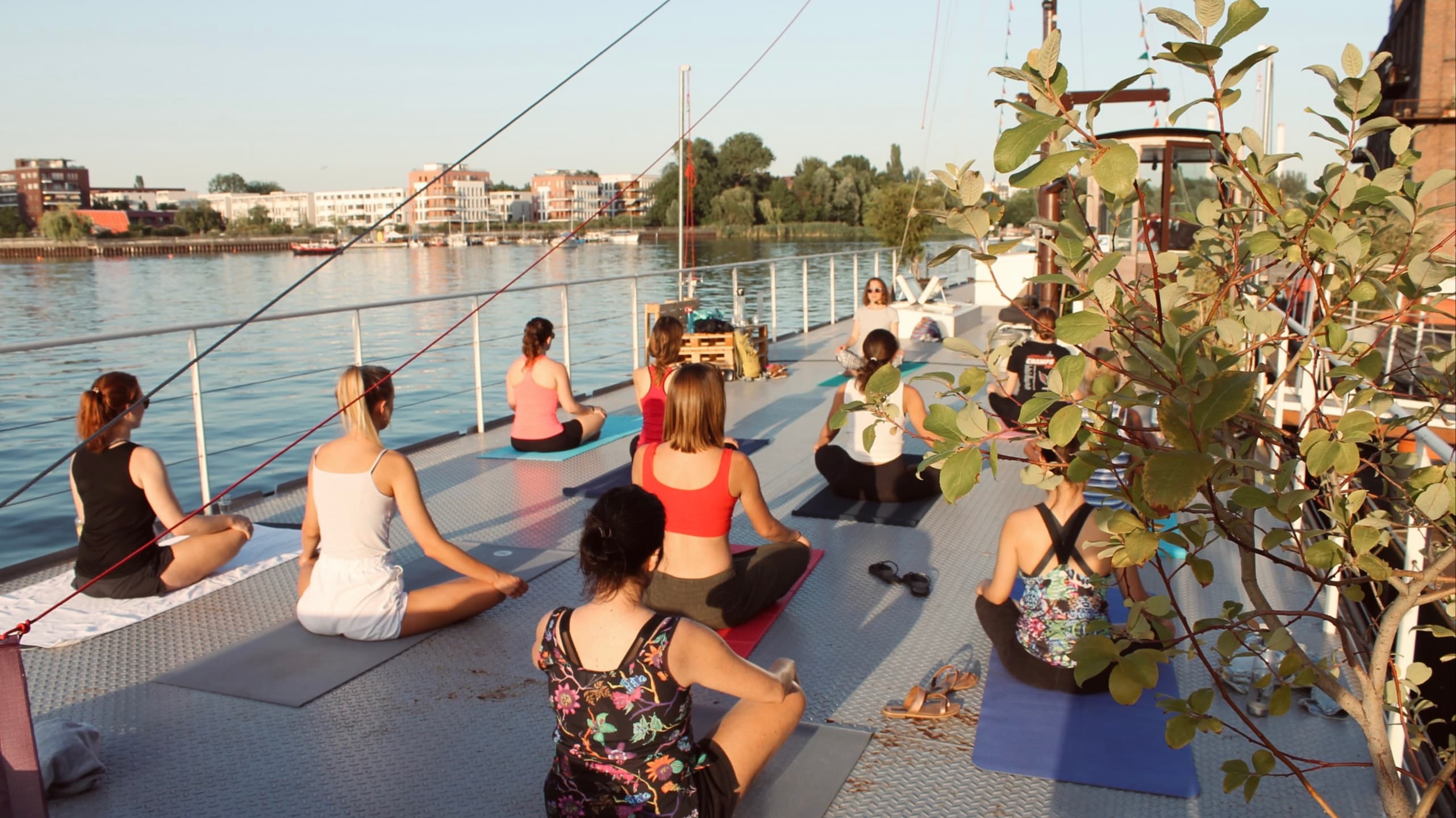 ❊ Pilates und Entspannung für Frauen - auf dem Wasser ❊